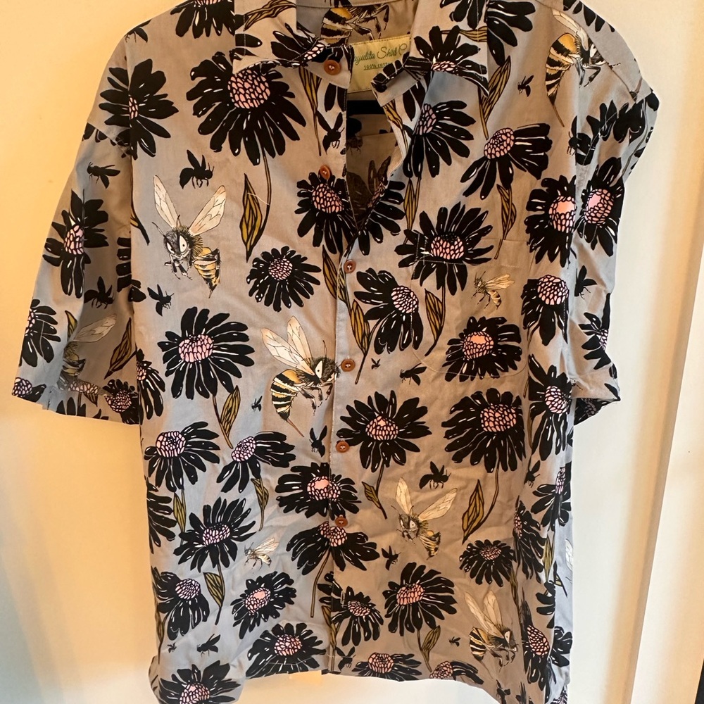 Sayulita Shirt Co men’s size medium button down shirt